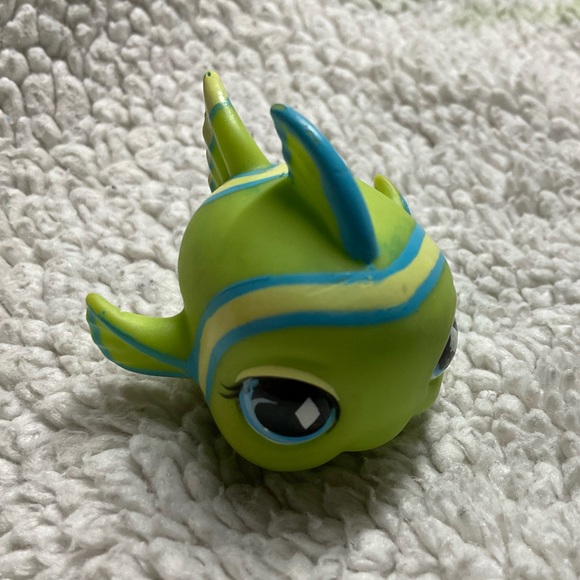 Hasbro Other - Littlest pet shop #710 Fish